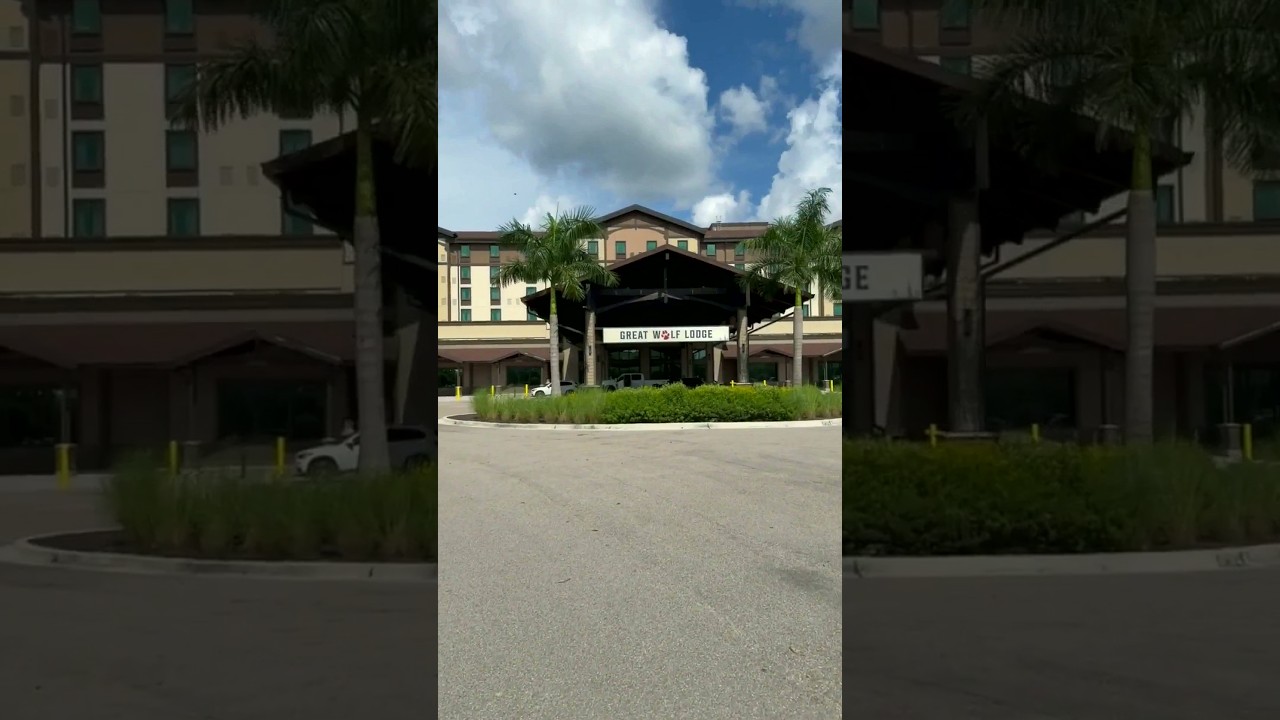 Entrada principal del hotel Great Wolf Lodge en Naples, Florida